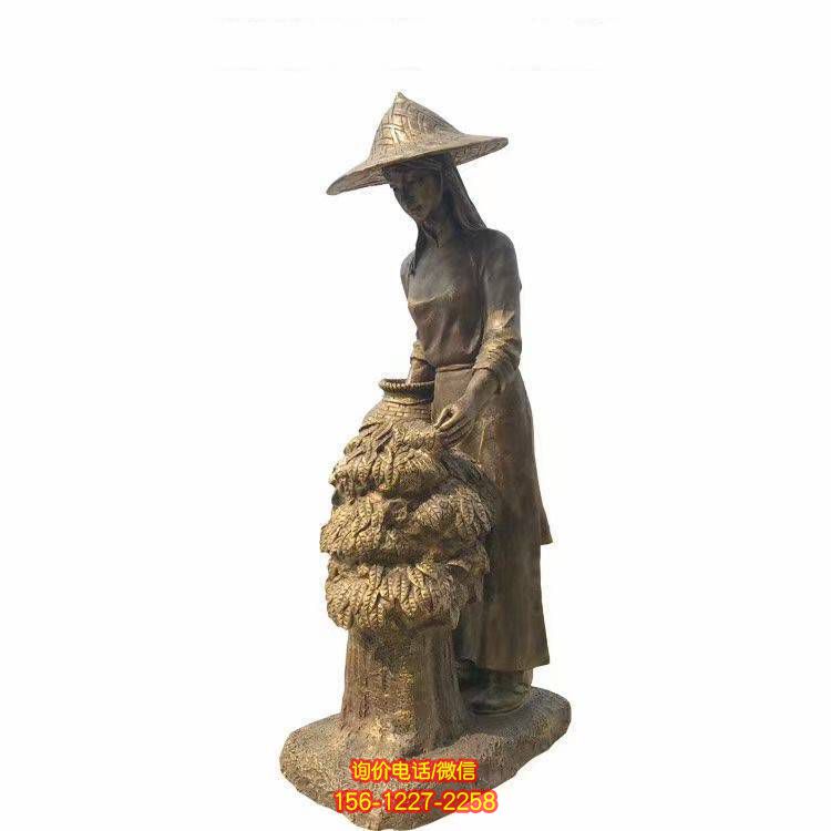 玻璃鋼女孩雕塑，為園林增添靈動人物氣息