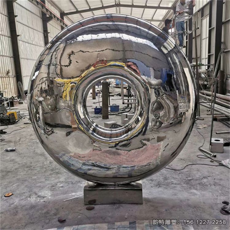 鏡面不銹鋼圓環雕塑 環形月亮雕塑實拍圖